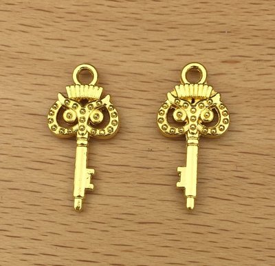 【匠真手作材料】…～金色貓頭鷹鑰匙吊飾～21*10mm…一份5個10元