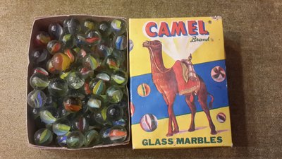 【五六年級童樂會】 早期絕版 最經典的駱駝牌 整盒裝玻璃彈珠    眾多收藏怎能少這一味  