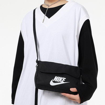 【Dr.Shoes】Nike NSW Side backpack black 側背包 小包 黑 CW9300-010