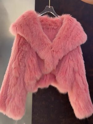 [ ohya梨花 ] =韓國帶回=最新秋冬新款性感名媛穿搭時髦顯設計感萌妹子粉紅色毛毛造型短大衣外套