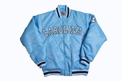 Cover Taiwan 官方直營 NCAA 北卡羅來納隊 嘻哈 寬鬆 棒球外套 喬丹 北卡藍 淺藍色 大尺碼 (預購)