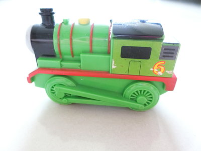 綠色湯瑪士小火車 (塑膠製)玩具一台(二手)