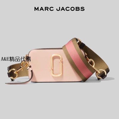 MARC JACOBS MJ 新色彩美式風格寬背帶(玫粉)相機包  美國代購-阿拉朵朵