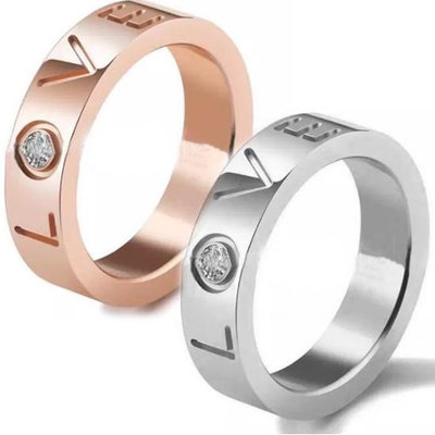 《 QBOX 》FASHION 飾品【R100N528】精緻情侶LOVE鑲鑽鈦鋼對戒指/戒環