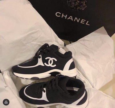 Chanel sneakers CC logo 休閒鞋 白 / 黑 39
