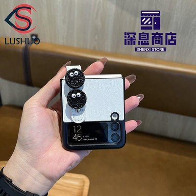 Lushuo 手機殼適用於三星 Galaxy Z Flip 3 5G 和 Z Flip 4 白色皮革後蓋帶小煤球餅乾腕帶【深息商店】