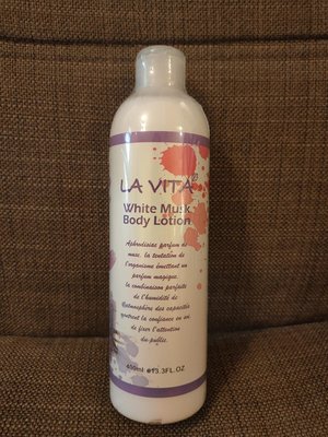 最新現貨...LA VITA誘惑白麝香絲滑牛奶身體乳（白麝香乳霜潤澤身體乳）一瓶只要108元（保存到2026.02）