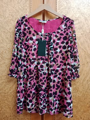 全新6380【唯美良品】AMOI 非常衣著 粉色豹紋長袖雪紡上衣~ W1017-.