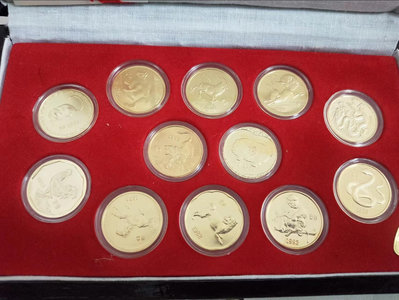 精美上海造幣廠81-1992年12生肖紀念章一套，早期木盒裝