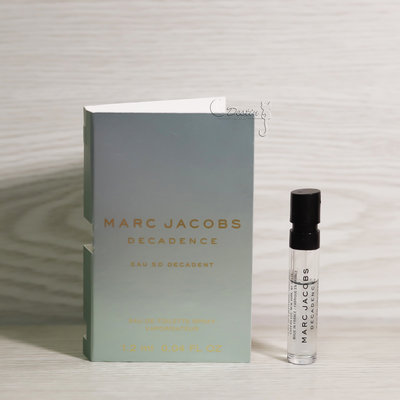 Marc Jacobs 粉紅狂歡 Decadence Eau So Decadent 女性淡香水 1.2ml 可噴式
