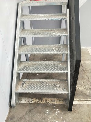 鍍鋅鐵板樓梯方管扶手 製造 設計 安裝 穩定 堅固 耐用 工廠 住宅 店面 維修 修改