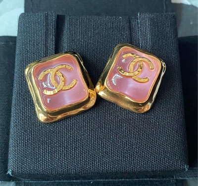 全新香奈兒Chanel粉紅方糖金色logo耳環
