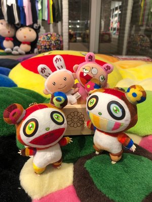 村上隆TAKASHI MURAKAMI Kiki Kaikai Panda 小玩偶鑰匙圈吊飾組合