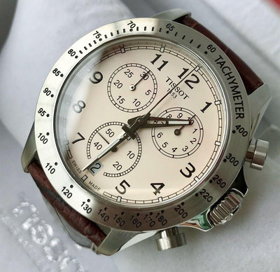 TISSOT T-SPORT V8系列 象牙色錶盤 棕色皮革錶帶 石英 三眼計時 男士手錶T1064171626200