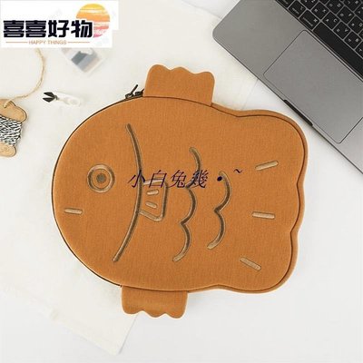 小白兔幾·~韓國新款醜萌可愛鯛魚燒11寸ipad內袋13寸mac筆電手拿包~喜喜好物