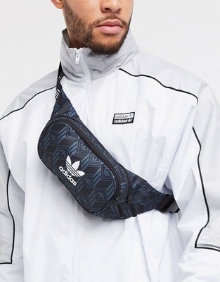 adidas 愛迪達LOGO 印花設計側背包/ 腰包/肩包/小背包 時尚 百分百原裝正品