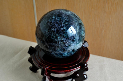【新社 水晶】巴西 雙色綠瑩石 水晶球 11cm 重量:2.25kg