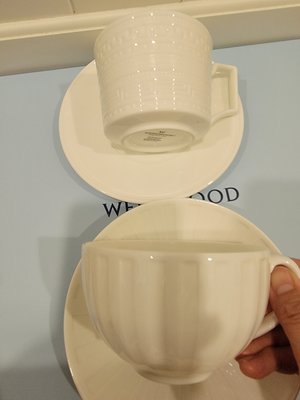 WEDGWOOD 純白花紋骨瓷咖啡杯（2個一起賣）
