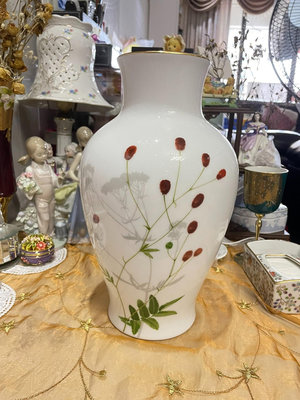 日本大倉陶園花瓶，稀缺款 大倉陶園小紅花的花瓶 美品，畫片配