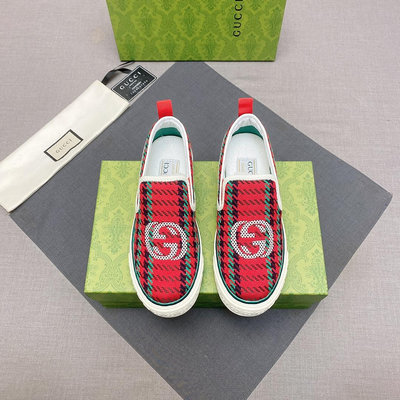 GUCCI Tennis 1977系列全真皮系列，私磨TU大底，，鞋面進口防水布壓印雙G logo，純手工拉幫套包工藝，細節精致 NO.15071