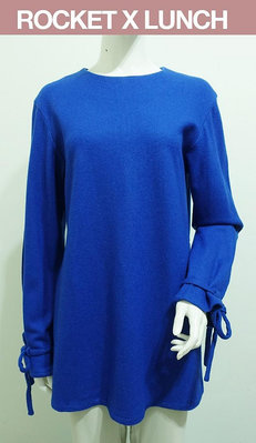 韓國新銳設計師品牌【ROCKET X LUNCH】寶石藍 兩側開高衩 袖口綁帶 美衣~直購價990~🐠旦