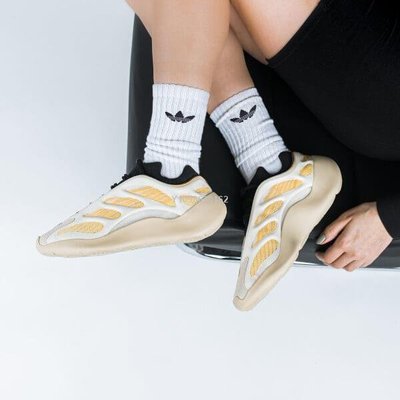 【代購】Adidas Yeezy Boost 700 V3 Safflower 紅花 反光 夜光 運動百搭慢跑鞋G54853