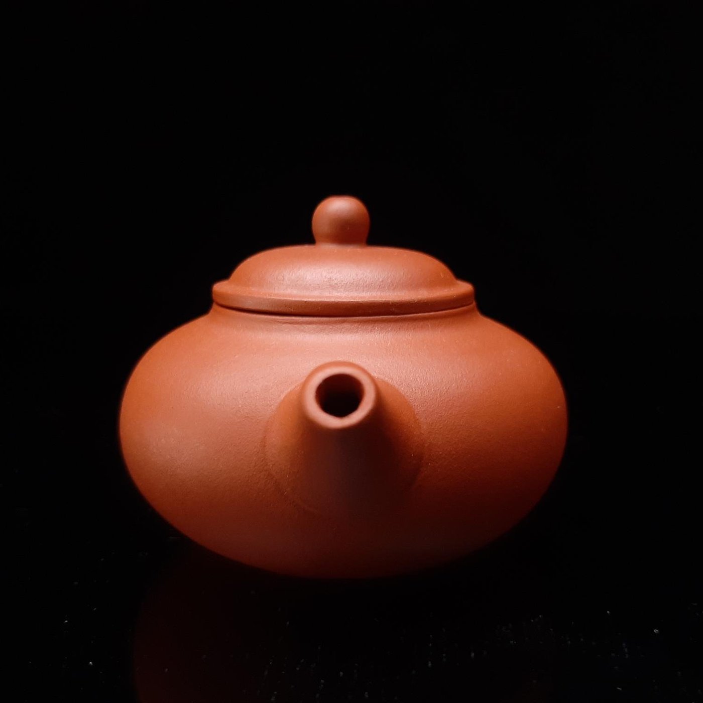 精美宜興紫砂壺，朱泥壺，約100cc，適合1~2人品茗使用，全新品