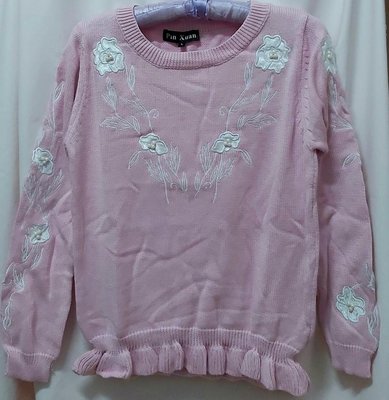 ?降價，恕不再議?全新--(粉色)刺繡花朵下擺荷葉捲邊造型針織上衣(size：L，版型略小~M也可)~售400元。