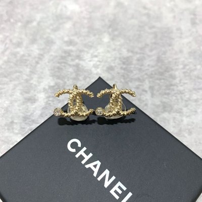 Chanel 耳環 耳夾式 鑲鑽 金色 《精品女王全新＆二手》