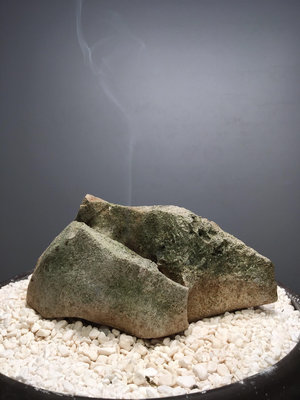 天然太湖石精品原石擺件點香石香爐石，尺寸19×12×9公分585 太湖石 石擺件 奇石【楚風漢韻】