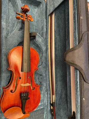 R22號 1/4 進口二手手工兒童獨板真虎紋小提琴 音質不錯 價格便宜 高雄可面交 原價25000 附贈二手弓和全新高檔四方盒