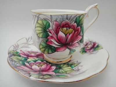 【二 三 事】英國製Royal Albert月份之花系列手繪描金咖啡杯&amp;盤(睡蓮)