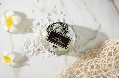 Voluspa 美國 香氛蠟燭 白絲柏 White Cypress 4oz / 113g 全新 經典小鐵罐 精美包裝