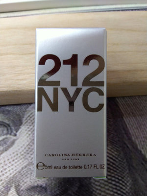 【與你便利店】～Carolina Herrera 212 都會女香 5ml