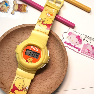 中古迪士尼小熊維尼童趣數顯運動手錶橙黃拼接手錶