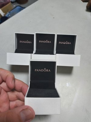 PANDORA 小飾品盒 戒指盒 4個新新的賣100塊
