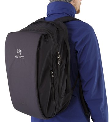Arcteryx始祖鳥電腦背包後背包商務旅行背包(全黑色)28公升BLADE28保證真品(預購品物直接下單請先提問查詢)