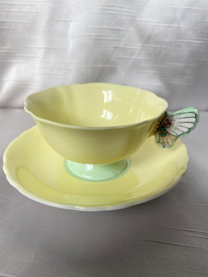 英國名瓷 帕拉貢 Paragon 淺黃色蝴蝶手柄茶杯碟 碟直