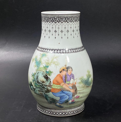 567老廠貨瓷器，精工手繪粉彩人物文革題材花瓶一個，老胎老料