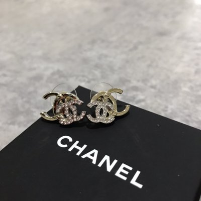 Chanel 耳環 雙Logo鑲鑽《精品女王全新＆二手》