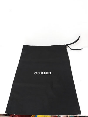 Chanel 束口防塵袋，售599元。