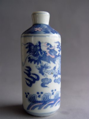 金門老奶奶的庫藏 － 大清乾隆年製款青花雲龍紋鼻煙罐