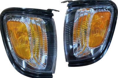 卡嗶車燈 適用於 TOYOTA 豐田 TACOMA 01-04 兩門車/四門車 晶鑽 黑色 角燈