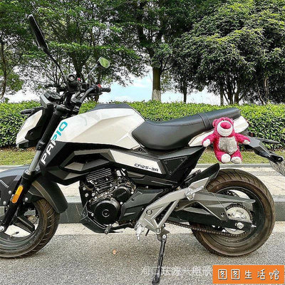 【全場降價】草莓熊機車機車裝飾品公仔玩偶娃娃電瓶電動車吊飾擺件裝飾掛飾 CIDQ