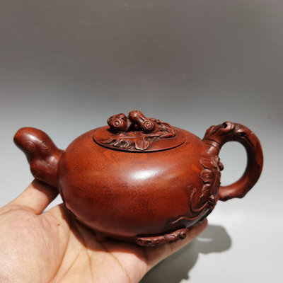 紫砂壺 早期紫砂壺 品名：松鼠葡萄壺低款：汪寅仙ZS 109XC 尺寸：18/8cm..容量：320cc泥料：原礦紅泥8