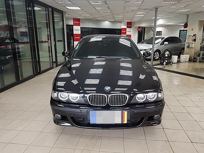 STANDOX施得樂塗料+VOC頂級金油 全車烤漆 BMW E39 顏色：藍黑　色號：475