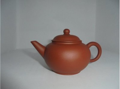 70年代 外銷 四六「中國宜興」款 純紅泥水平標準壺 四杯 微使用