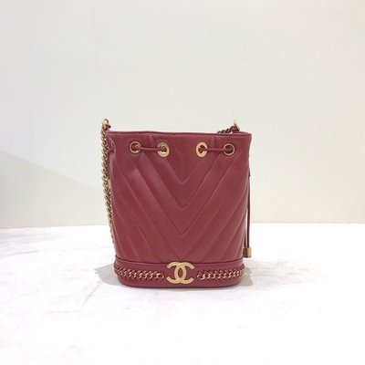 Chanel Coco 水桶包 山形紋 金釦 紅色 希臘《精品女王全新&amp;二手》