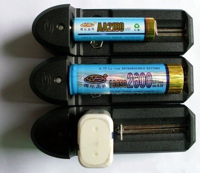 9合1萬用自動充電器:3.7v鋰電池1.2V口香糖電池1號2號3號4號 3.6v 9v,非低價易爆仿品