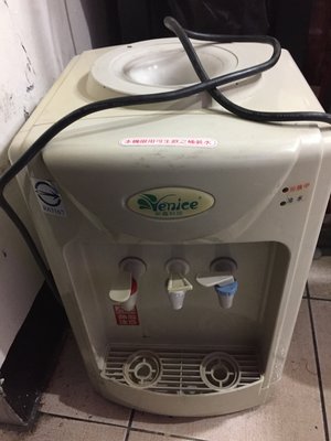【強強二手商品】飲水機冷熱冰功能正常